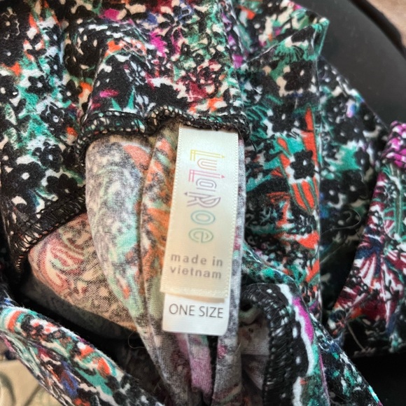 Lularoe o/s leggings - Picture 2 of 3